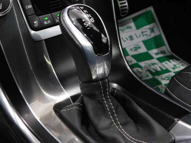 ボルボ ＸＣ６０ Ｔ６ ＡＷＤ Ｒデザイン ４ＷＤ H27年 (近畿) 99