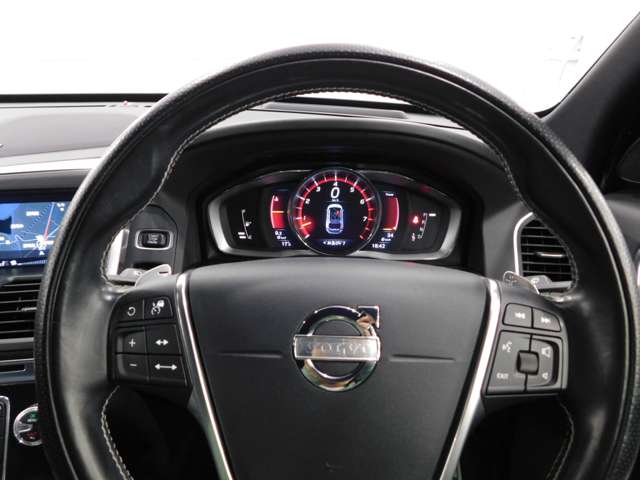 ボルボ ＸＣ６０ Ｔ６ ＡＷＤ Ｒデザイン ４ＷＤ H27年 (近畿) 99