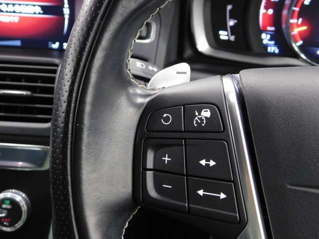 ボルボ ＸＣ６０ Ｔ６ ＡＷＤ Ｒデザイン ４ＷＤ H27年 (近畿) 99