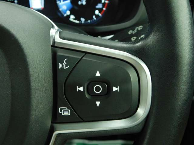 ボルボ Ｖ６０ Ｔ５　モメンタム R1年 (近畿) 99