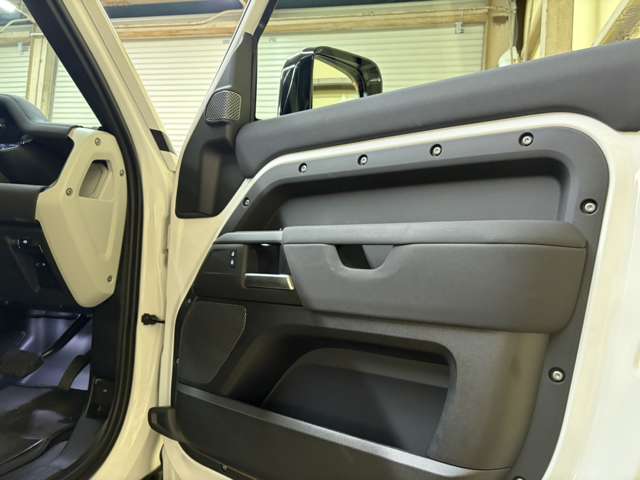 ランドローバー ディフェンダー １１０ Ｓ ２．０Ｌ Ｐ３００ ４ＷＤ R5年 (近畿) 99