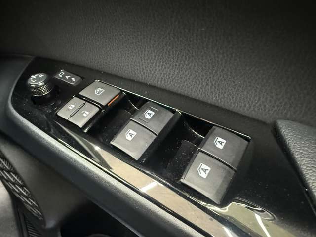 トヨタ プリウス １．８ Ｓ セーフティ プラス ツートーン H30年 (近畿) 99
