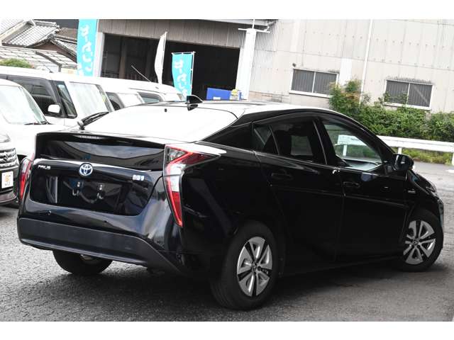 トヨタ プリウス １．８ Ａ プレミアム H28年 (近畿) 99