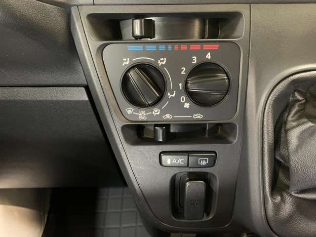 ダイハツ ハイゼットカーゴ ６６０ デラックス ハイルーフ ４ＷＤ H30年 (近畿) 99