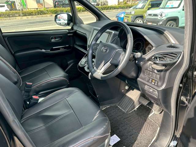 トヨタ ヴォクシー ２．０ ＺＳ 煌ＩＩ R1年 (中国) 99