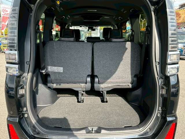 トヨタ ヴォクシー ２．０ ＺＳ 煌ＩＩ R1年 (中国) 99