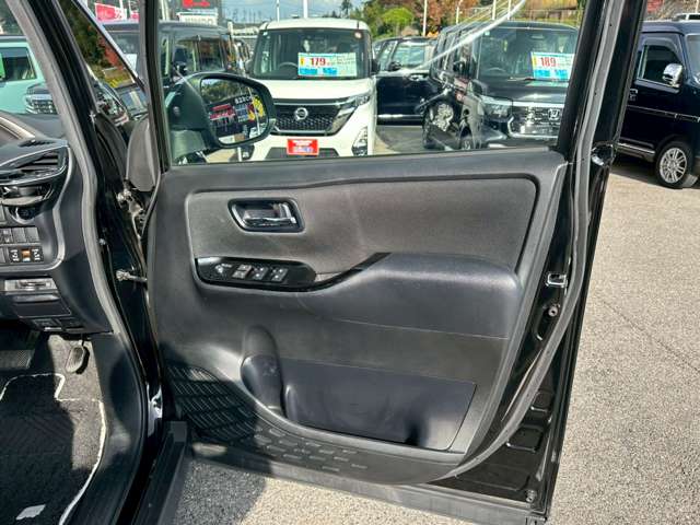 トヨタ ヴォクシー ２．０ ＺＳ 煌ＩＩ R1年 (中国) 99