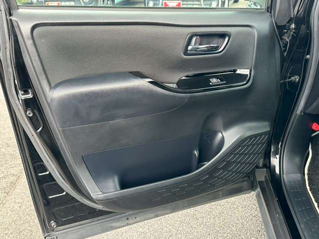 トヨタ ヴォクシー ２．０ ＺＳ 煌ＩＩ R1年 (中国) 99