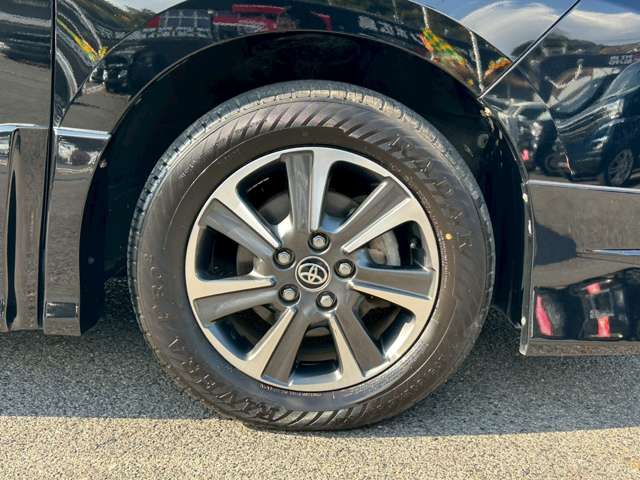 トヨタ ヴォクシー ２．０ ＺＳ 煌ＩＩ R1年 (中国) 99