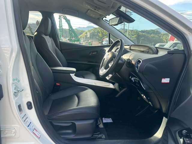 トヨタ プリウス １．８ Ａ ツーリングセレクション Ｅ－ＦＯＵＲ ４ＷＤ H28年 (中国) 99