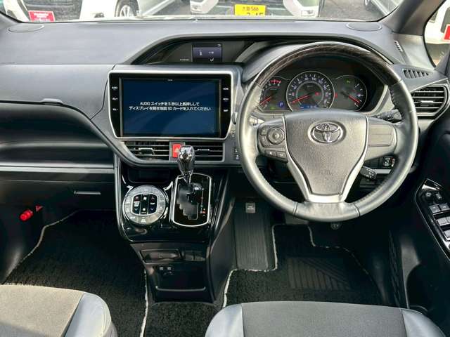 トヨタ ノア ２．０ ＳＩ ＷＸＢＩＩＩ R3年 (中国) 99