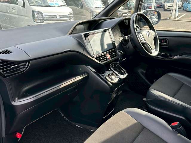 トヨタ ノア ２．０ ＳＩ ＷＸＢＩＩＩ R3年 (中国) 99