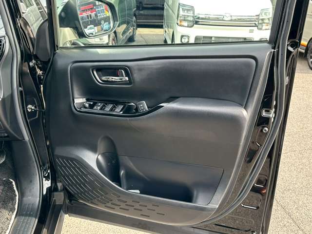 トヨタ ノア ２．０ ＳＩ ＷＸＢＩＩＩ R3年 (中国) 99