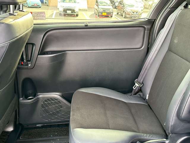 トヨタ ノア ２．０ ＳＩ ＷＸＢＩＩＩ R3年 (中国) 99