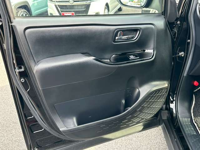 トヨタ ノア ２．０ ＳＩ ＷＸＢＩＩＩ R3年 (中国) 99