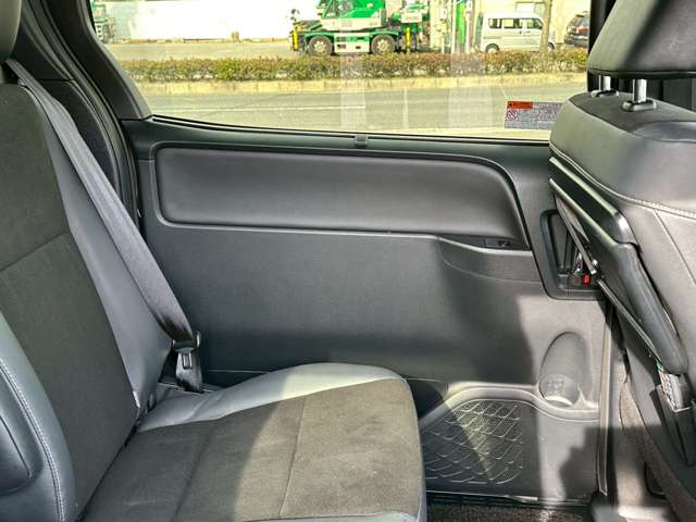 トヨタ ノア ２．０ ＳＩ ＷＸＢＩＩＩ R3年 (中国) 99