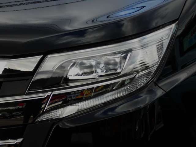 トヨタ ノア ２．０ ＳＩ ＷＸＢＩＩ R1年 (中国) 99