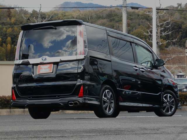 トヨタ ノア ２．０ ＳＩ ＷＸＢＩＩ R1年 (中国) 99