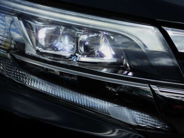 トヨタ ノア ２．０ ＳＩ ＷＸＢＩＩ R1年 (中国) 99