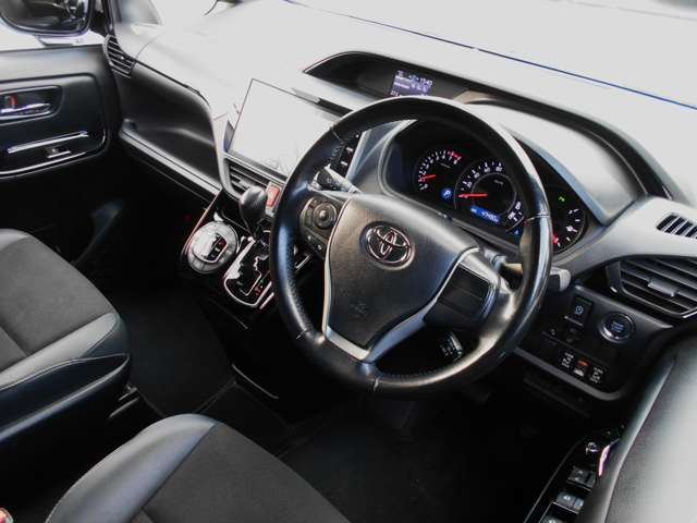 トヨタ ノア ２．０ ＳＩ ＷＸＢＩＩ R1年 (中国) 99