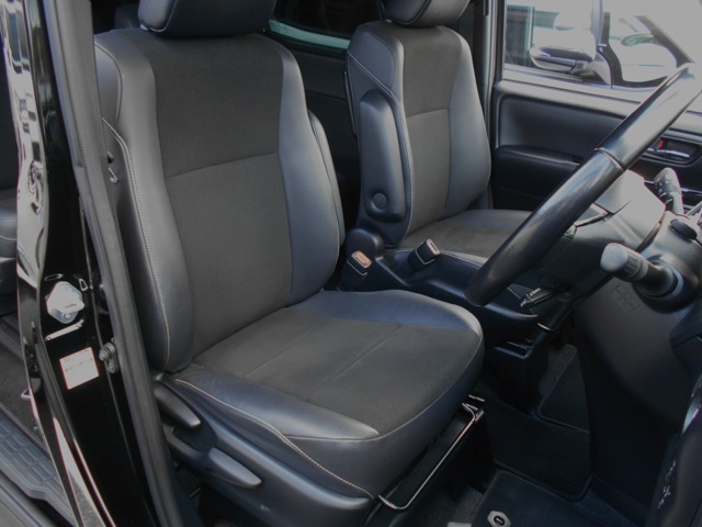 トヨタ ノア ２．０ ＳＩ ＷＸＢＩＩ R1年 (中国) 99