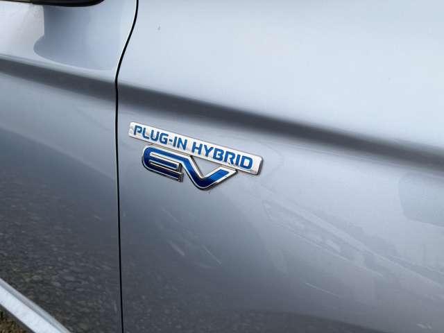 三菱 アウトランダーＰＨＥＶ ２．０ Ｇ ナビパッケージ ４ＷＤ H26年 (東北) 99