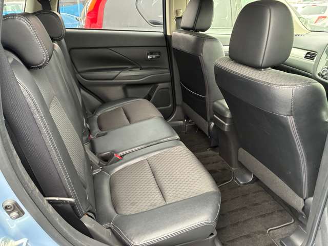 三菱 アウトランダーＰＨＥＶ ２．０ Ｇ ナビパッケージ ４ＷＤ H26年 (東北) 99