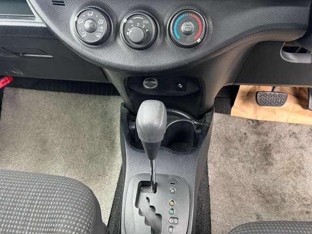 トヨタ ヴィッツ １．３ Ｆ ４ＷＤ H27年 (東北) 99