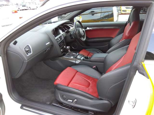 アウディ Ｓ５ ３．０ ４ＷＤ H24年 (四国) 99