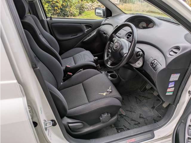 トヨタ ヴィッツ １．５ ＲＳ Ｖパッケージ H15年 (四国) 99
