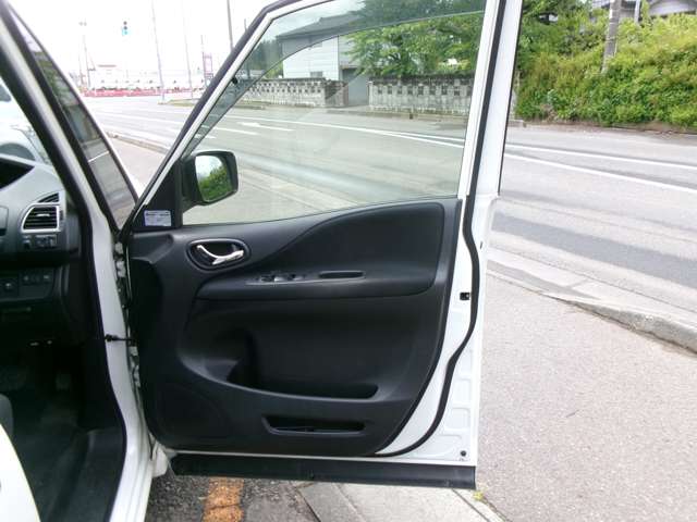 日産 セレナ ２．０ ハイウェイスター Ｓ－ＨＹＢＲＩＤ H26年 (東北) 99