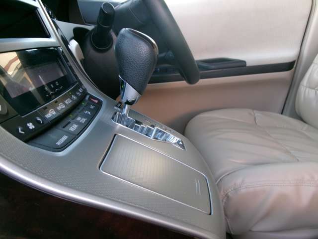 トヨタ ヴェルファイア ２．４ Ｘ ４ＷＤ H25年 (東北) 99