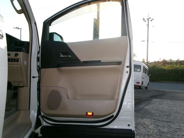 トヨタ ヴェルファイア ２．４ Ｘ ４ＷＤ H25年 (東北) 99