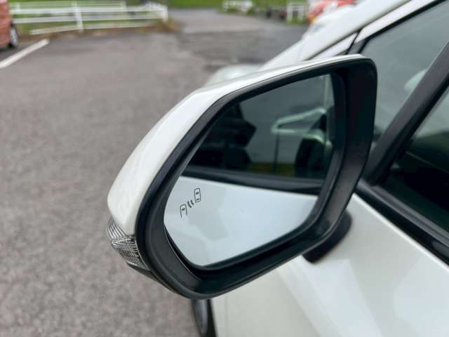 トヨタ カローラスポーツ　ハイブリッド １．８ ハイブリッド Ｇ Ｚ H30年 (九州・沖縄) 99