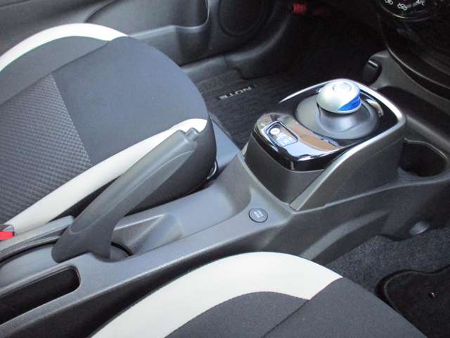 日産 ノート １．２ Ｅ－ＰＯＷＥＲ Ｘ H29年 (九州・沖縄) 99