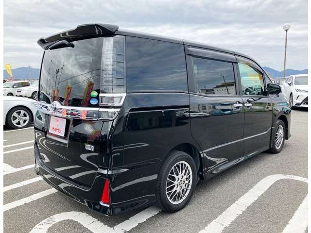 トヨタ ヴォクシー １．８ ハイブリッド ＺＳ 煌ＩＩＩ R3年 (四国) 99