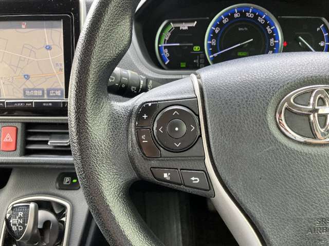 トヨタ ノア １．８ ハイブリッド Ｘ H27年 (関東) 99