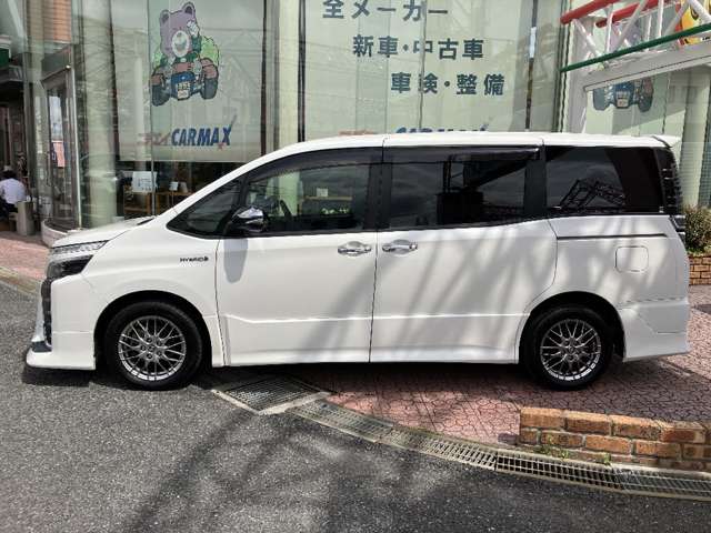 トヨタ ヴォクシー １．８ ハイブリッド ＺＳ 煌ＩＩ R1年 (関東) 99