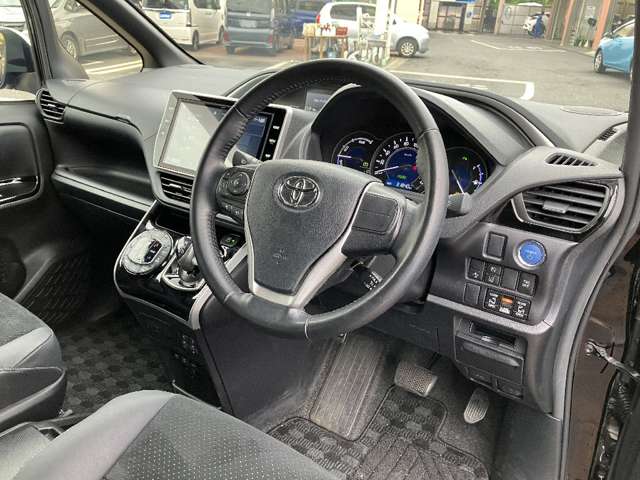 トヨタ ヴォクシー １．８ ハイブリッド ＺＳ 煌ＩＩＩ R2年 (関東) 99