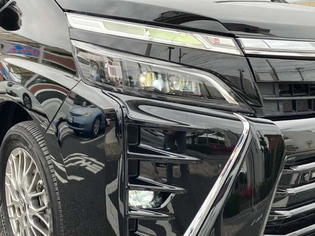 トヨタ ヴォクシー １．８ ハイブリッド ＺＳ 煌ＩＩＩ R2年 (関東) 99