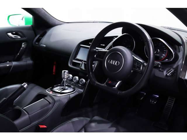 アウディ Ｒ８ ５．２ ＦＳＩ クワトロ ４ＷＤ H26年 (関東) 99