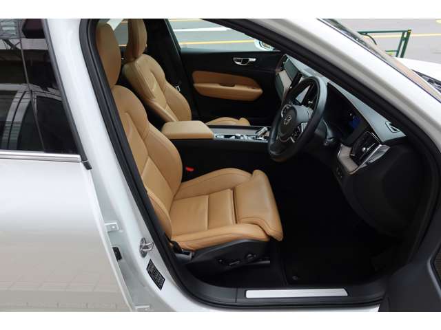 ボルボ ＸＣ６０ リチャージ プラグインハイブリッドＴ６ ＡＷＤインスクリプション ４ＷＤ R4年 (関東) 99