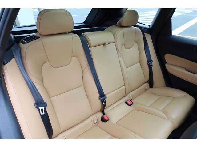 ボルボ ＸＣ６０ リチャージ プラグインハイブリッドＴ６ ＡＷＤインスクリプション ４ＷＤ R4年 (関東) 99