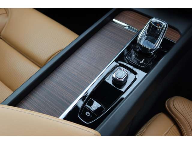 ボルボ ＸＣ６０ リチャージ プラグインハイブリッドＴ６ ＡＷＤインスクリプション ４ＷＤ R4年 (関東) 99