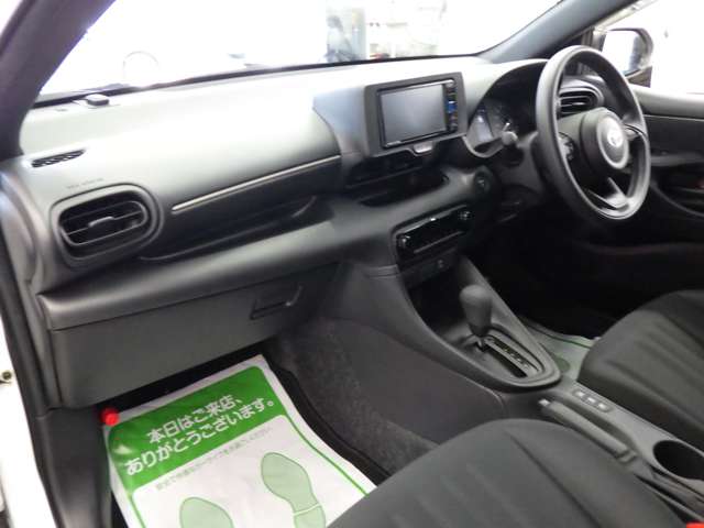 トヨタ ヤリス １．５ ハイブリッド Ｘ Ｅ－ＦＯＵＲ ４ＷＤ R6年 (東北) 99