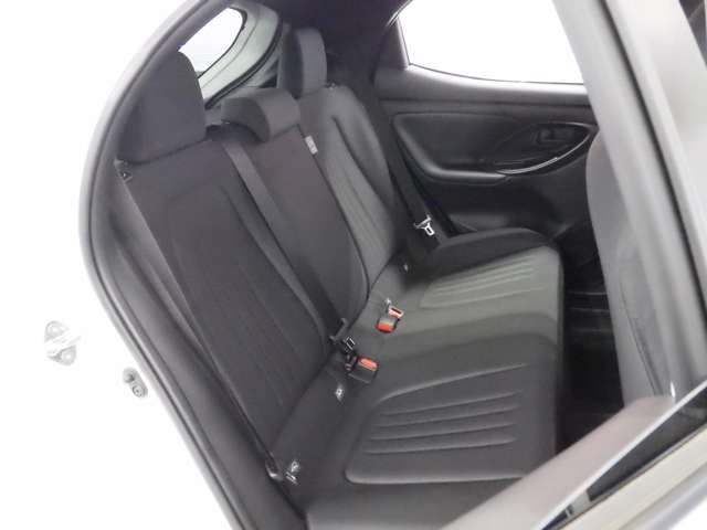 トヨタ ヤリス １．５ ハイブリッド Ｘ Ｅ－ＦＯＵＲ ４ＷＤ R6年 (東北) 99