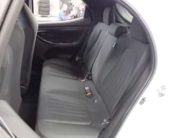 トヨタ ヤリス １．５ ハイブリッド Ｘ Ｅ－ＦＯＵＲ ４ＷＤ R6年 (東北) 99
