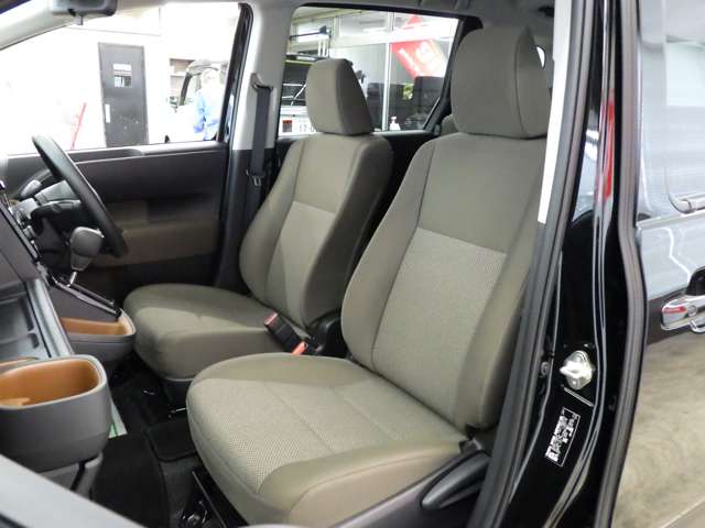 トヨタ シエンタ　ハイブリッド ハイブリッド １．５ Ｇ Ｅ－ＦＯＵＲ ４ＷＤ R7年 (東北) 99