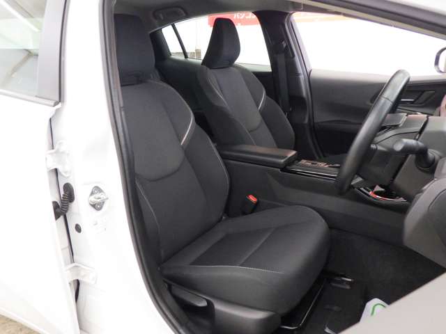 トヨタ プリウス ２．０ Ｇ Ｅ－ＦＯＵＲ ４ＷＤ R5年 (東北) 99