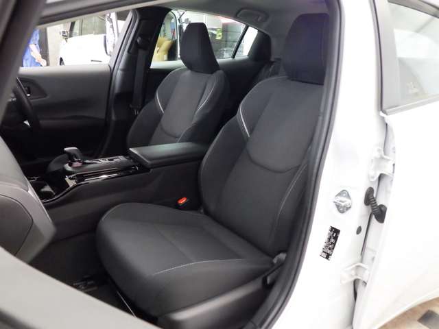 トヨタ プリウス ２．０ Ｇ Ｅ－ＦＯＵＲ ４ＷＤ R5年 (東北) 99